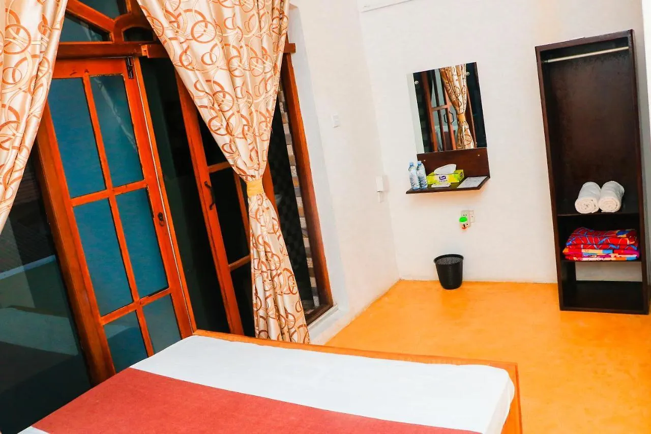 Like Mike Tourist Guest House & Restaurant Negombo Srí Lanka