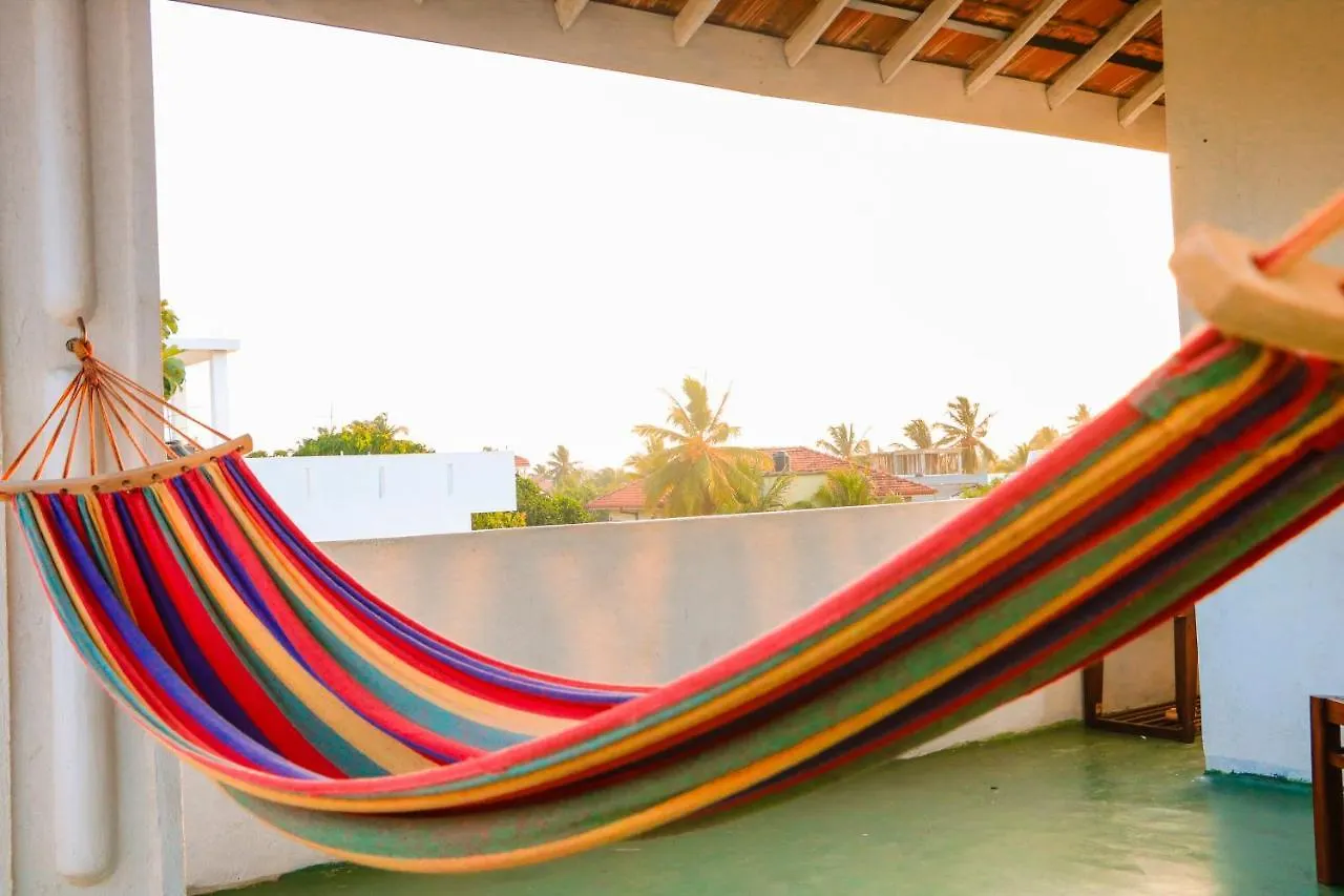 Like Mike Tourist Guest House & Restaurant Negombo