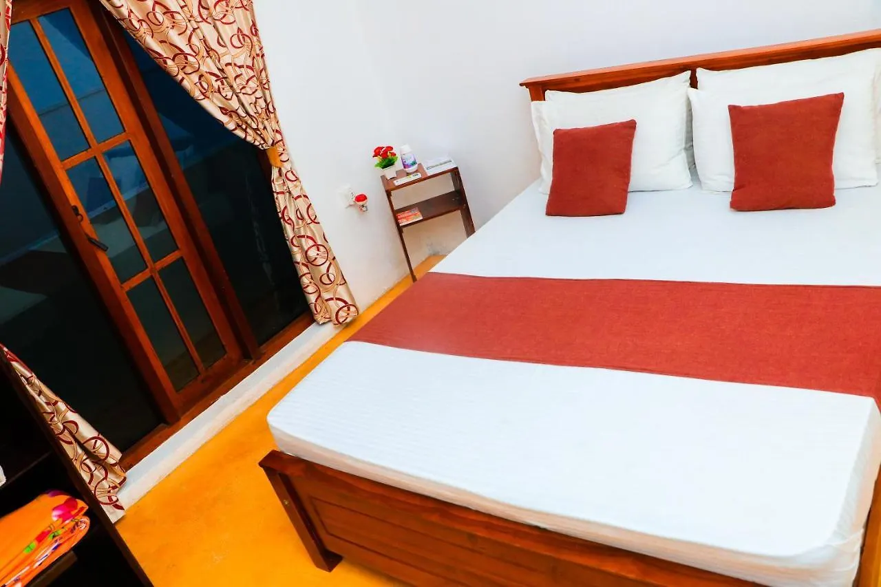 Like Mike Tourist Guest House & Restaurant Negombo 0*,  Srí Lanka