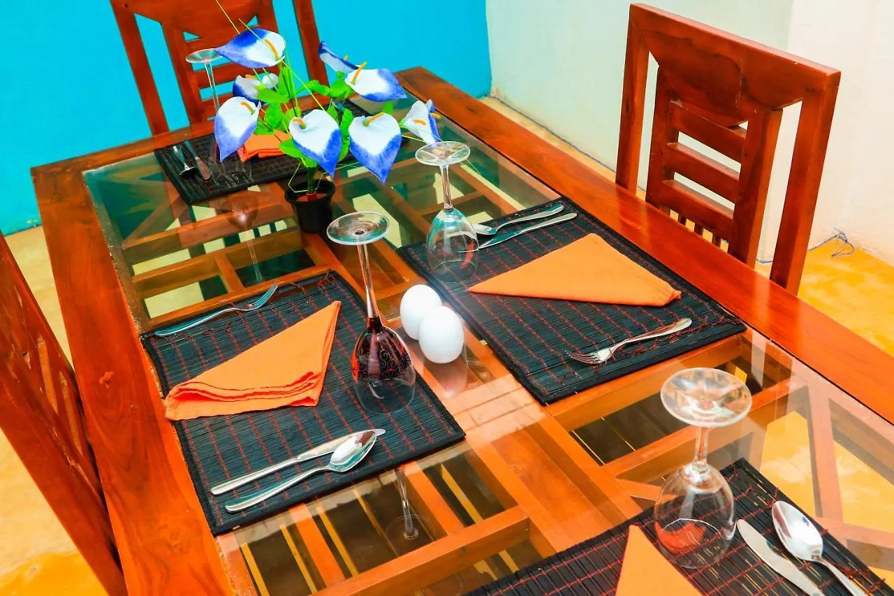 Like Mike Tourist Guest House & Restaurant Negombo