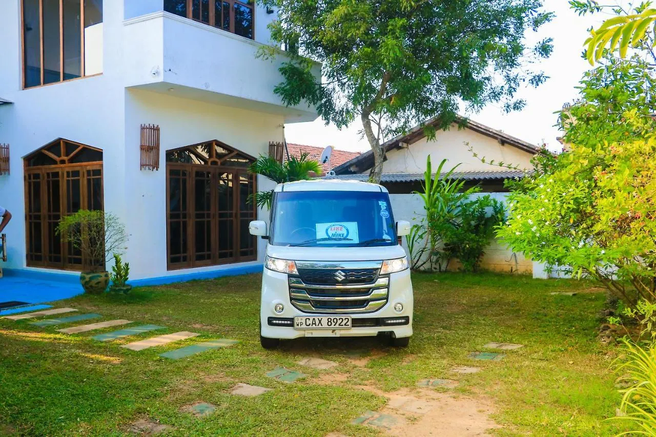 Like Mike Tourist Guest House & Restaurant Negombo