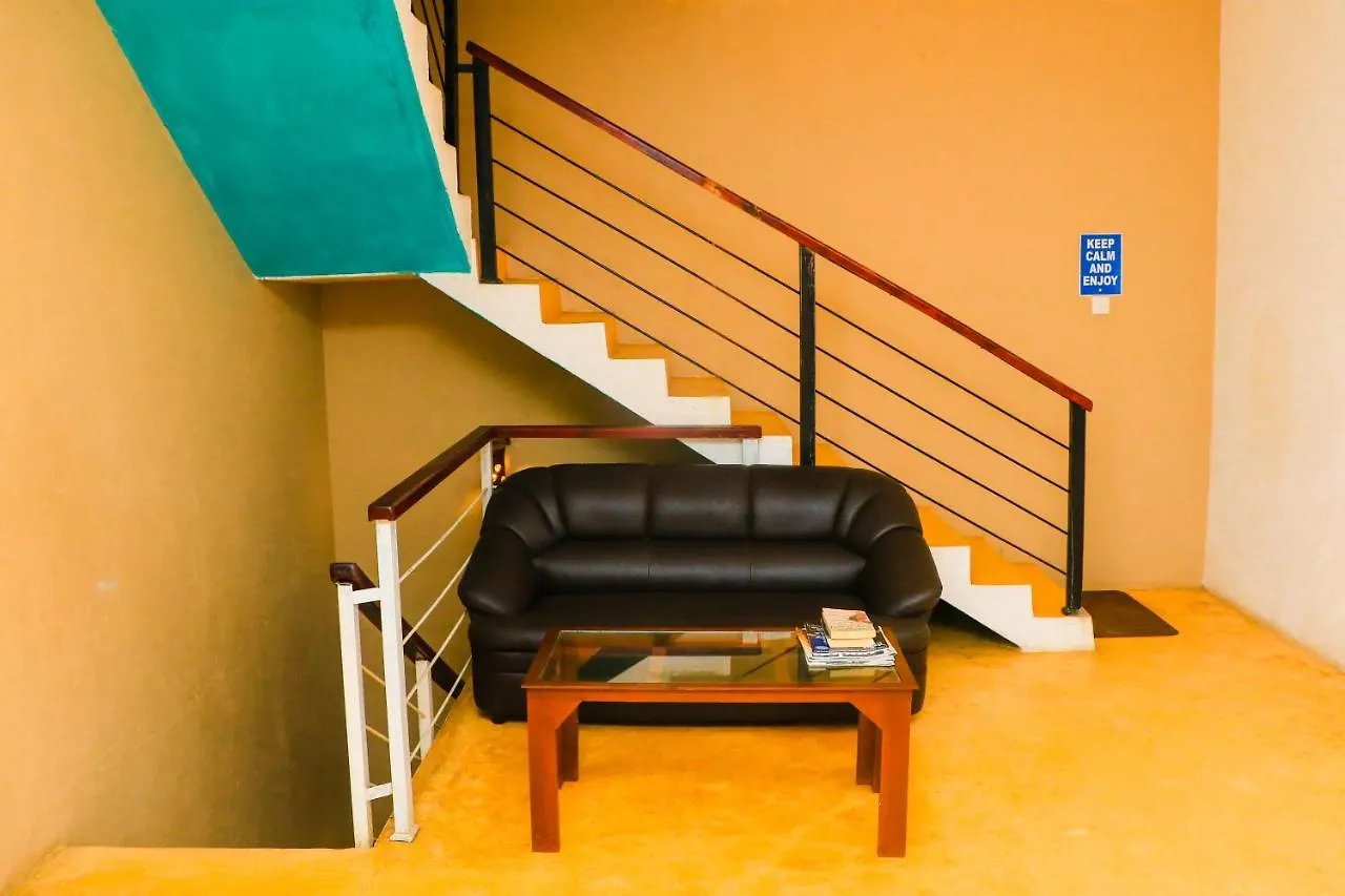 Like Mike Tourist Guest House & Restaurant Negombo 0*,  Srí Lanka